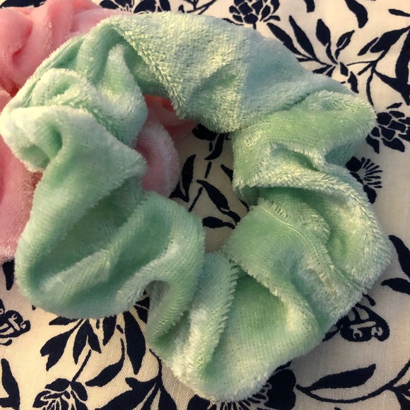 Trio of scrunchies pastel colors spring time - Picture 5 of 6